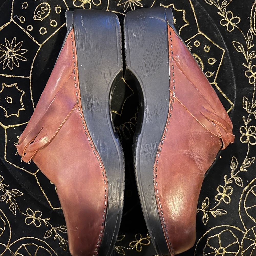 L.L Bean 41 Leather Clog - image 4